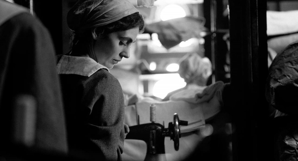 actualité la jeune femme a l aiguille